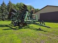 Wishek 862NT Tandem Disk, 30’, Rotary Scrapers, Approx 29” Front Blades, Approx 29” Rear Blades, 385