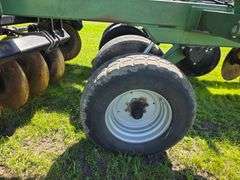 Wishek 862NT Tandem Disk, 30’, Rotary Scrapers, Approx 29” Front Blades, Approx 29” Rear Blades, 385