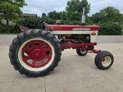 Farmall 460 Wide Front Gas Tractor, 15.5-38 Rears, 2pt Fast Hitch, 11L-15 Fronts, 540 PTO, Mid Hydra