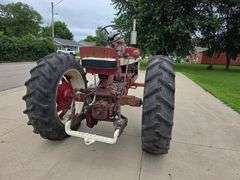 Farmall 460 Wide Front Gas Tractor, 15.5-38 Rears, 2pt Fast Hitch, 11L-15 Fronts, 540 PTO, Mid Hydra