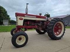 Farmall 460 Wide Front Gas Tractor, 15.5-38 Rears, 2pt Fast Hitch, 11L-15 Fronts, 540 PTO, Mid Hydra