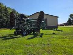 Wishek 862NT Tandem Disk, 30’, Rotary Scrapers, Approx 29” Front Blades, Approx 29” Rear Blades, 385
