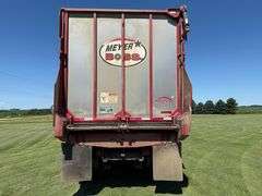 2007 Peterbilt 379 with 2014 Meyer 9128RT Forage Box, 114,980 Actual Miles, Air Lift Tax Axle with 3