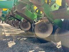 John Deere 1770 Conservation 24R30” Planter, 3 Bushel Boxes, (2) 200 Gallon Liquid Fertilizer Tanks 