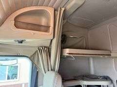 2006 International 9200i Semi with Sleeper, 665,108 Miles, Cumins ISX 15 Engine, 10 Speed Transmissi