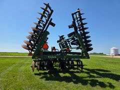 Wishek 862NT Tandem Disk, 30’, Rotary Scrapers, Approx 29” Front Blades, Approx 29” Rear Blades, 385