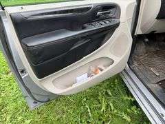 2014 Chrysler Town and Country Van, 140K Miles, Leather, DVD Player, 3.6L, 17” wheels, VIN:2C4RC1BG4