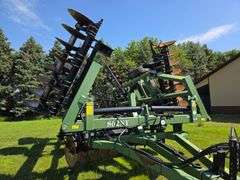 Wishek 862NT Tandem Disk, 30’, Rotary Scrapers, Approx 29” Front Blades, Approx 29” Rear Blades, 385