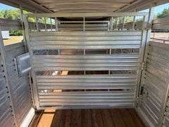2001 Featherlite 6.7’ x 24’ Aluminum Gooseneck Livestock Trailer, Tandem Axle, 2 Dividers, Good Floo