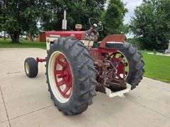Farmall 460 Wide Front Gas Tractor, 15.5-38 Rears, 2pt Fast Hitch, 11L-15 Fronts, 540 PTO, Mid Hydra