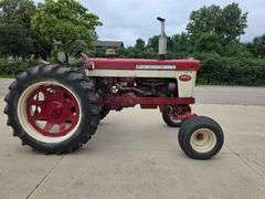 Farmall 460 Wide Front Gas Tractor, 15.5-38 Rears, 2pt Fast Hitch, 11L-15 Fronts, 540 PTO, Mid Hydra