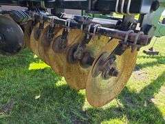 Wishek 862NT Tandem Disk, 30’, Rotary Scrapers, Approx 29” Front Blades, Approx 29” Rear Blades, 385