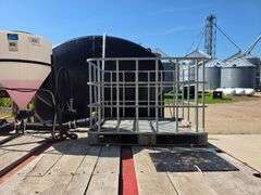 1999 International 4900 Truck with 2,350 Gallon Tank, 197,509 Miles, DT466E Engine, 6 Speed Plus Man