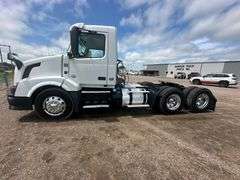 2015 Volvo VNL Daycab, D13 Engine with 425hp, 457,000 Miles, I Shift Transmission, 180” Wheelbase, A