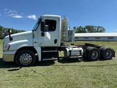 2015 Freightliner 125 Cascadia Semi Tractor, DD13 Detroit Engine @ 450hp, 219,415 Miles, Deleted, 10
