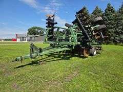 Wishek 862NT Tandem Disk, 30’, Rotary Scrapers, Approx 29” Front Blades, Approx 29” Rear Blades, 385