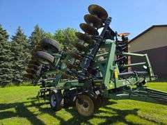 Wishek 862NT Tandem Disk, 30’, Rotary Scrapers, Approx 29” Front Blades, Approx 29” Rear Blades, 385