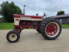 Farmall 460 Wide Front Gas Tractor, 15.5-38 Rears, 2pt Fast Hitch, 11L-15 Fronts, 540 PTO, Mid Hydra