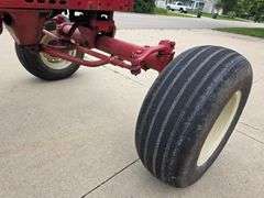 Farmall 460 Wide Front Gas Tractor, 15.5-38 Rears, 2pt Fast Hitch, 11L-15 Fronts, 540 PTO, Mid Hydra