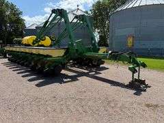 John Deere 1770 Conservation 24R30” Planter, 3 Bushel Boxes, (2) 200 Gallon Liquid Fertilizer Tanks 