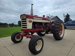 Farmall 460 Wide Front Gas Tractor, 15.5-38 Rears, 2pt Fast Hitch, 11L-15 Fronts, 540 PTO, Mid Hydra