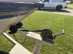 1999 Crestliner 1850 Sportfish Boat, 18.5’, Evinrude 150 Motor, Walkthru Windshield, Depth Finder, w