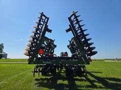 Wishek 862NT Tandem Disk, 30’, Rotary Scrapers, Approx 29” Front Blades, Approx 29” Rear Blades, 385