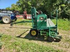 John Deere 1530 Drill on John Deere 1570 Cart, 20’ Minimum Till Drill with Markers, No Monitor, Has 