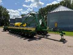 John Deere 1770 Conservation 24R30” Planter, 3 Bushel Boxes, (2) 200 Gallon Liquid Fertilizer Tanks 