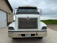 2006 International 9200i Semi with Sleeper, 665,108 Miles, Cumins ISX 15 Engine, 10 Speed Transmissi
