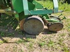 John Deere 1530 Drill on John Deere 1570 Cart, 20’ Minimum Till Drill with Markers, No Monitor, Has 