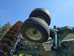 Wishek 862NT Tandem Disk, 30’, Rotary Scrapers, Approx 29” Front Blades, Approx 29” Rear Blades, 385
