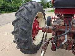 Farmall 460 Wide Front Gas Tractor, 15.5-38 Rears, 2pt Fast Hitch, 11L-15 Fronts, 540 PTO, Mid Hydra