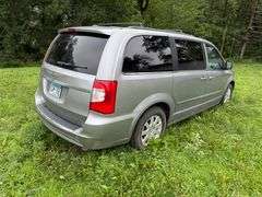 2014 Chrysler Town and Country Van, 140K Miles, Leather, DVD Player, 3.6L, 17” wheels, VIN:2C4RC1BG4