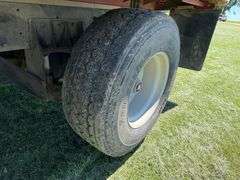 2007 Peterbilt 379 with 2014 Meyer 9128RT Forage Box, 114,980 Actual Miles, Air Lift Tax Axle with 3