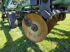 Wishek 862NT Tandem Disk, 30’, Rotary Scrapers, Approx 29” Front Blades, Approx 29” Rear Blades, 385