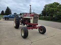 Farmall 460 Wide Front Gas Tractor, 15.5-38 Rears, 2pt Fast Hitch, 11L-15 Fronts, 540 PTO, Mid Hydra