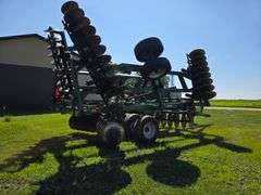 Wishek 862NT Tandem Disk, 30’, Rotary Scrapers, Approx 29” Front Blades, Approx 29” Rear Blades, 385