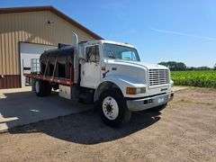 1999 International 4900 Truck with 2,350 Gallon Tank, 197,509 Miles, DT466E Engine, 6 Speed Plus Man