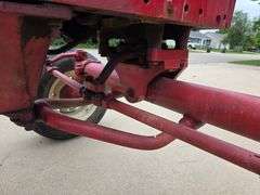 Farmall 460 Wide Front Gas Tractor, 15.5-38 Rears, 2pt Fast Hitch, 11L-15 Fronts, 540 PTO, Mid Hydra