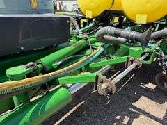 John Deere 1770 Conservation 24R30” Planter, 3 Bushel Boxes, (2) 200 Gallon Liquid Fertilizer Tanks 