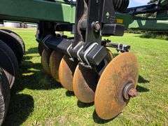 Wishek 862NT Tandem Disk, 30’, Rotary Scrapers, Approx 29” Front Blades, Approx 29” Rear Blades, 385