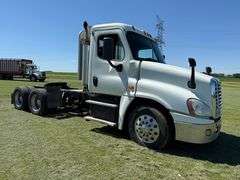 2015 Freightliner 125 Cascadia Semi Tractor, DD13 Detroit Engine @ 450hp, 219,415 Miles, Deleted, 10