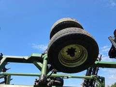 Wishek 862NT Tandem Disk, 30’, Rotary Scrapers, Approx 29” Front Blades, Approx 29” Rear Blades, 385