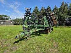 Wishek 862NT Tandem Disk, 30’, Rotary Scrapers, Approx 29” Front Blades, Approx 29” Rear Blades, 385