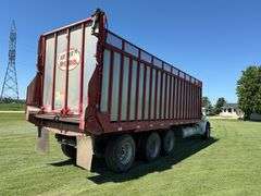 2007 Peterbilt 379 with 2014 Meyer 9128RT Forage Box, 114,980 Actual Miles, Air Lift Tax Axle with 3