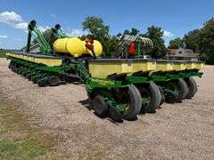 John Deere 1770 Conservation 24R30” Planter, 3 Bushel Boxes, (2) 200 Gallon Liquid Fertilizer Tanks 
