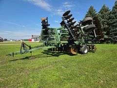 Wishek 862NT Tandem Disk, 30’, Rotary Scrapers, Approx 29” Front Blades, Approx 29” Rear Blades, 385