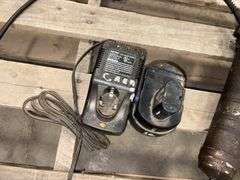 Electric Grease Gun, with (2) Good Batteries, Charger