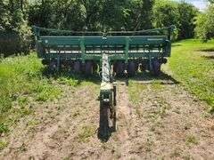 John Deere 1530 Drill on John Deere 1570 Cart, 20’ Minimum Till Drill with Markers, No Monitor, Has 